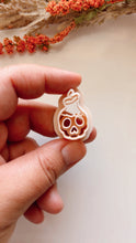 Load image into Gallery viewer, Skull & Candle Clay Cutter