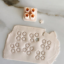 Load image into Gallery viewer, Mini Flower Multi Clay Cutter