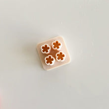 Load image into Gallery viewer, Mini Flower Multi Clay Cutter