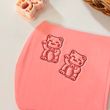 Load image into Gallery viewer, Maneki-Neco Clay Cutter