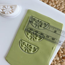 Load image into Gallery viewer, Florecilla Tile Clay Cutter
