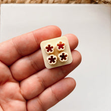 Load image into Gallery viewer, Mini Flower Multiple Clay Cutter