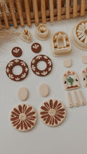 Load image into Gallery viewer, Spring Daisy Clay Cutter