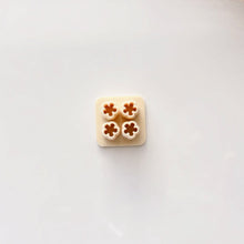 Load image into Gallery viewer, Mini Flower Multiple Clay Cutter