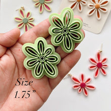 Load image into Gallery viewer, Kamel Flower Clay Cutter