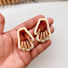 Load image into Gallery viewer, Open hands Clay Cutter