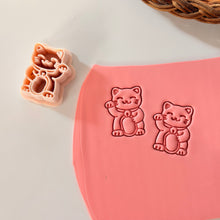 Load image into Gallery viewer, Maneki-Neco Clay Cutter