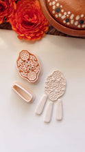 Load image into Gallery viewer, Cempasuchil large Clay Cutter Set