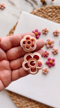 Load image into Gallery viewer, Made Flower Clay Cutter Set (2pc)