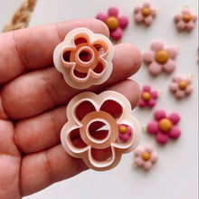 Load image into Gallery viewer, Made Flower Clay Cutter Set (2pc)