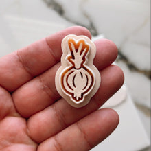 Load image into Gallery viewer, Onion Clay Cutter