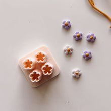 Load image into Gallery viewer, Mini Flower Multiple Cutter