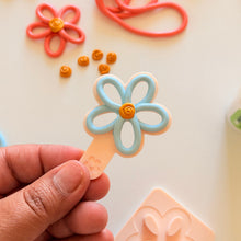 Load image into Gallery viewer, Flower Loop Maker 1” | Polymer Clay Flower Tool