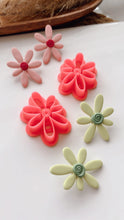Load image into Gallery viewer, Kamel Flower Clay Cutter