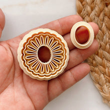 Load image into Gallery viewer, Metal flower Clay Cutter
