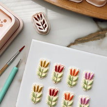 Load image into Gallery viewer, Tulip Clay Cutter