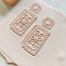 Load image into Gallery viewer, Center Plate Clay Cutter