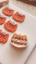 Load image into Gallery viewer, Pumpkitty Clay Cutter