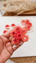 Load image into Gallery viewer, Flower Clay Cutter Set