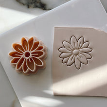 Load image into Gallery viewer, Camellia Flower Clay Cutter