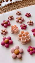 Load image into Gallery viewer, Made Flower Clay Cutter Set (2pc)