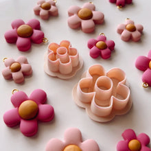 Load image into Gallery viewer, Made Flower Clay Cutter Set (2pc)