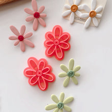Load image into Gallery viewer, Kamel Flower Clay Cutter