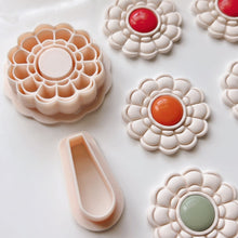 Load image into Gallery viewer, Spider Flower Clay Cutter set