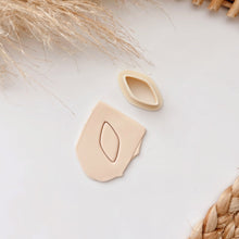 Load image into Gallery viewer, Diamond Feather Clay Cutter