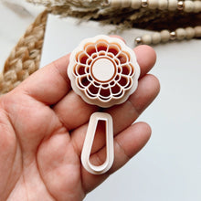 Load image into Gallery viewer, Spider Flower Clay Cutter set