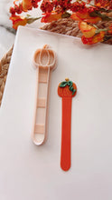 Load image into Gallery viewer, Pumpkin Bookmark Clay Vutter