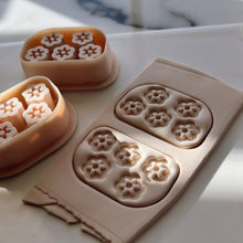 Load image into Gallery viewer, Violet Flower Clay Cutter