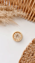 Load image into Gallery viewer, Spring Daisy Clay Cutter
