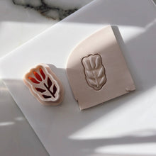Load image into Gallery viewer, Tulip Clay Cutter
