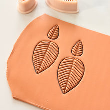 Load image into Gallery viewer, Green Leaf Clay Cutter