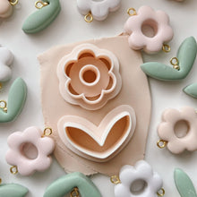 Load image into Gallery viewer, Hug Flower Cutter Set
