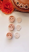 Load image into Gallery viewer, Calaveritas de azucar Clay Cutters