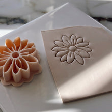 Load image into Gallery viewer, Camellia Flower Clay Cutter