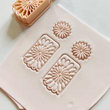 Load image into Gallery viewer, Flower Banner Clay Cutter