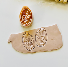 Load image into Gallery viewer, Laurel Clay Cutter