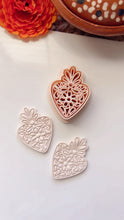 Load image into Gallery viewer, Santo Corazon Clay Cutter