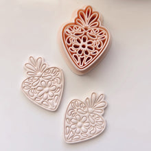 Load image into Gallery viewer, Santo Corazon Clay Cutter
