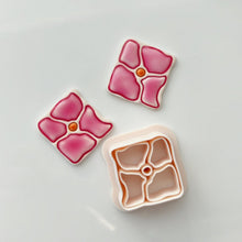 Load image into Gallery viewer, Stone Flower Clay Cutter