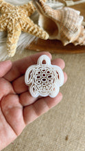 Load image into Gallery viewer, Turtle String Clay Cutter