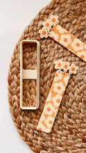 Load image into Gallery viewer, Simple Bookmark Clay Cutter