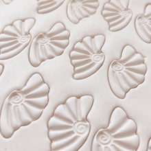 Load image into Gallery viewer, Caracola Clay Cutter