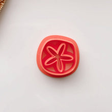 Load image into Gallery viewer, Sand Dollar Clay Cutter