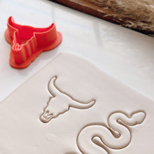 Load image into Gallery viewer, Bull skull Clay Cutter