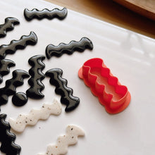 Load image into Gallery viewer, Squiggly Clay Cutter