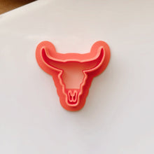 Load image into Gallery viewer, Bull skull Clay Cutter